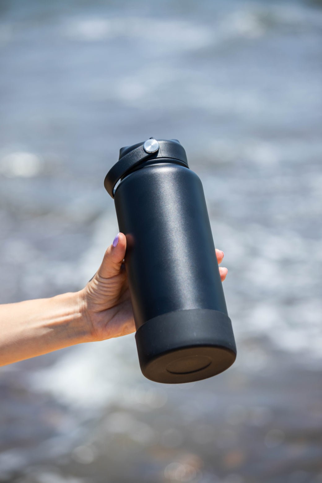 Black Thermal Water Bottle 950ml + FREE silicone bumper - Cheeky Winx
